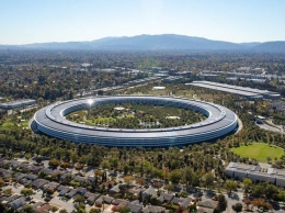 Apple начнет поэтапно возвращать сотрудников в офисы