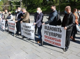 "Мы хотим жить". Автоперевозчики в центре Киева устроили масштабный протест