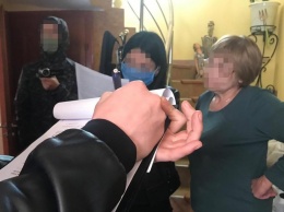 В Мукачево задержали пенсионерку, продававшую наркотики школьникам