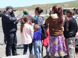 В Херсоне на свалке обнаружили трудовых мигрантов из Закарпатья, среди них - дети