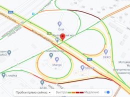 Киев сковали пробки. Водители жалуются, что в центр из пригорода не доехать и за 2 часа