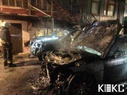 В Одессе сегодня ночью сгорели Mercedes и Nissan, - ВИДЕО18+