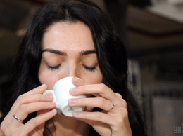 Несколько чашек кофе помогают женщинам сохранить стройную фигуру - ученые