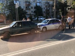 В Симферополе полицейская машина въехала в Ладу (ФОТО)
