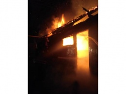 Пожар на Луганщине: горел гараж с автомобилем