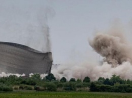 В ФРГ взорвали охладительные башни неработающей АЭС