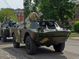 Николаевский бронетанковый передал президентском полку обновленные машины