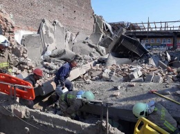 В результате обвала здания на Закарпатье пострадал житель Бердянска