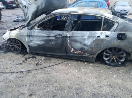 В Запорожье сожгли авто полицейского. Фото