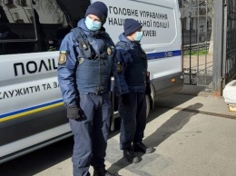 В Киеве сбили копа и протащили его по дороге
