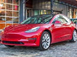 Владелец Tesla запер угонщика внутри авто со смартфона