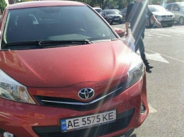 «Неудачно выехал с парковки»: водитель легковушки устроил ДТП и скрылся