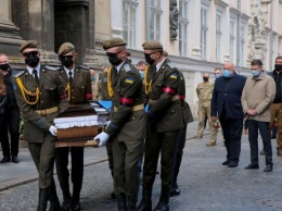 Не боевые потери ВСУ: во Львове простились в трагически погибшим в ООС бойцом