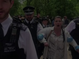 В Лондоне полиция разогнала митинг против карантина: Арестовали 19 человек, в том числе брата оппозиционера Корбина
