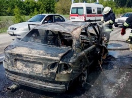Женщину зажало конструкциями автомобиля - спасатели рассказали подробности ДТП на Запорожской трассе (фото)