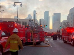 Взрыв и сильный пожар: во время ликвидации возгорания в Лос-Анджелесе были ранены 11 пожарных (ВИДЕО)