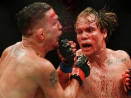 Бойцы UFC устроили настоящую кровавую драку
