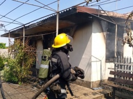 В Каховском районе горел жилой дом