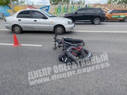 На Набережной Днепра сразу два авто сбили велосипедиста (ФОТО)