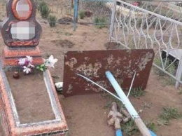 19-летний рецидивист разрушил более десяти памятников на двух кладбищах в Раздельнянском районе