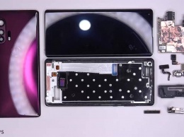 Смартфон Motorola Edge+ удивляет своей внутренней компоновкой
