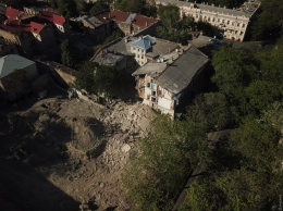 Возле снесенной бани на Торговой рухнула часть старинного жилого дома: разрушено несколько квартир