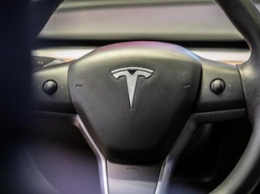 Tesla повышает цены на автомобили с автоматическим управлением