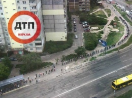 В Сети обсуждают гигантскую очередь на киевскую маршрутку. ФОТО