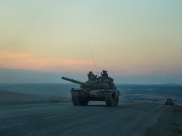 Россия перебросила в Донбасс более десятка танков, вагоны с боеприпасами и бронированные машины