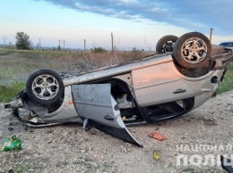 На Херсонщине произошло смертельное ДТП: 26-летний вылетел из машины - фото