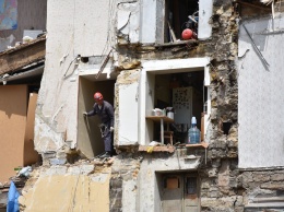В Одессе продолжают разбирать завалы обрушившегося дома. Жертв нет