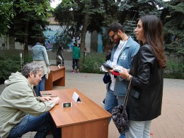 Музей современного искусства Одессы устроил автограф-сессию