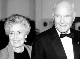 Вдова астронавта Джона Гленна умерла от COVID-19 в возрасте 100 лет