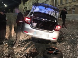 Таксист в наркотическом опьянении влетел в гору щебня на спуске Маринеско