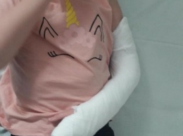 В Мелитополе медики двойной перелом руки ребенку лечили мазями (фото)