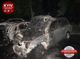 Водитель хотел сэкономить: в Киеве мощный пожар уничтожил авто, фото