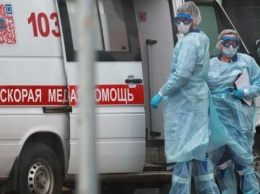 В России COVID-19 заболели более девяти тысяч медиков за месяц - АР