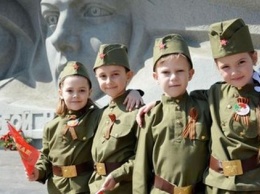 Путин предложил обязать школы прививать детям патриотизм
