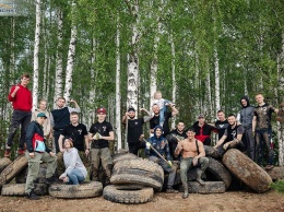 Волонтеры очищают берега Иркутского водохранилища от старых шин