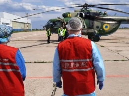 Получившие ранения в АТО бойцы НПУ спецбортом НГУ доставлены в Днепр (фото)