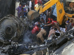 Пакистан уточнил число погибших при крушении пассажирского лайнера