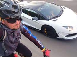 Велосипед против суперкара Lamborghini - необычная гонка в Киеве
