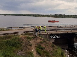 Последствия аварии на мосту: для водной техники ЛЭП обесточили и опустили под воду