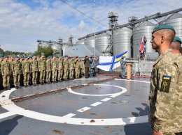 День морской пехоты Украины: воинам одесской бригады вручали "штормовые" береты, а курсантам академии - боевые ножи