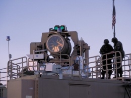США впервые испытали лазер против дрона на море
