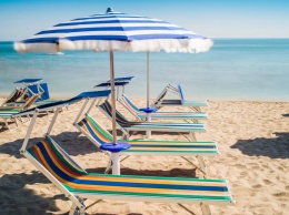 Daily Mirror: туристы будут "воевать" за лежаки на популярных курортах