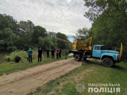 Под Одессой автомобиль слетел с берега в реку: два человека погибли (обновлено)