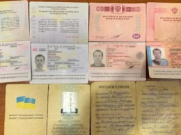 В Луганской области пограничники обнаружили мужчину с пачкой украинских и российских паспортов