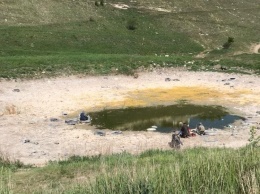 Как рыбачат на обмелевшем водоеме Симферополя, - ФОТО