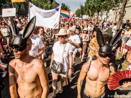 Орбан против ЛГБТ: почему в Венгрии запретили менять пол